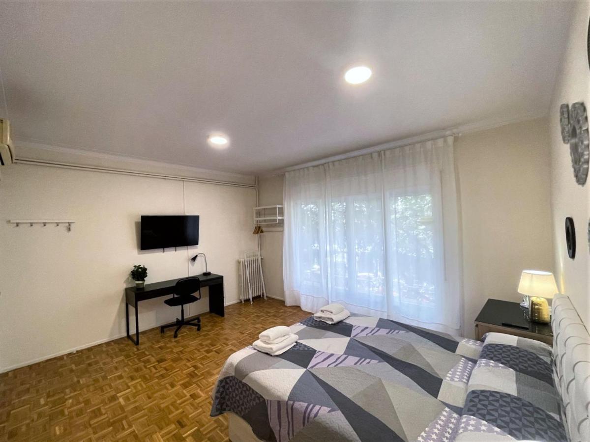 Villarroel Habitaciones Barcelona Ngoại thất bức ảnh