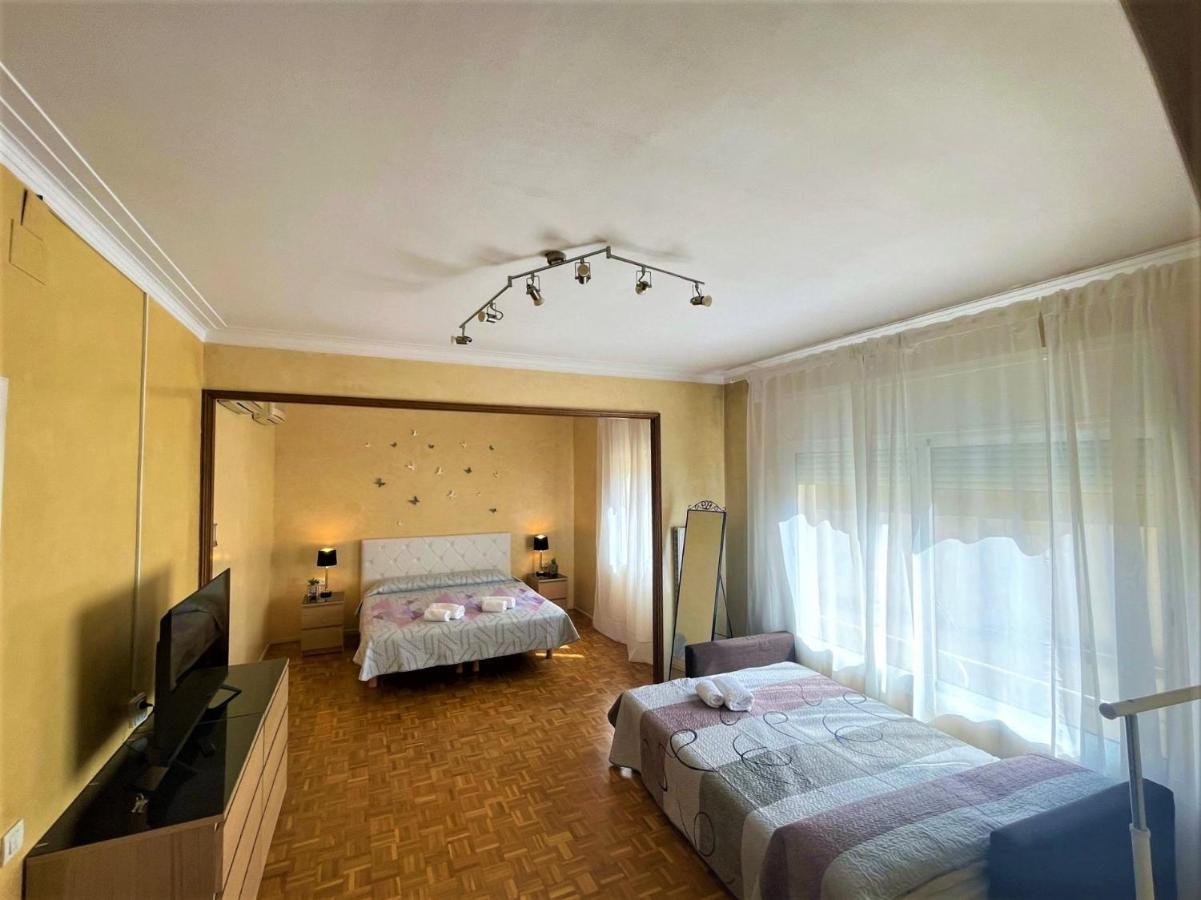 Villarroel Habitaciones Barcelona Ngoại thất bức ảnh