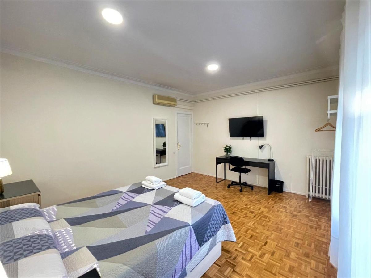 Villarroel Habitaciones Barcelona Ngoại thất bức ảnh