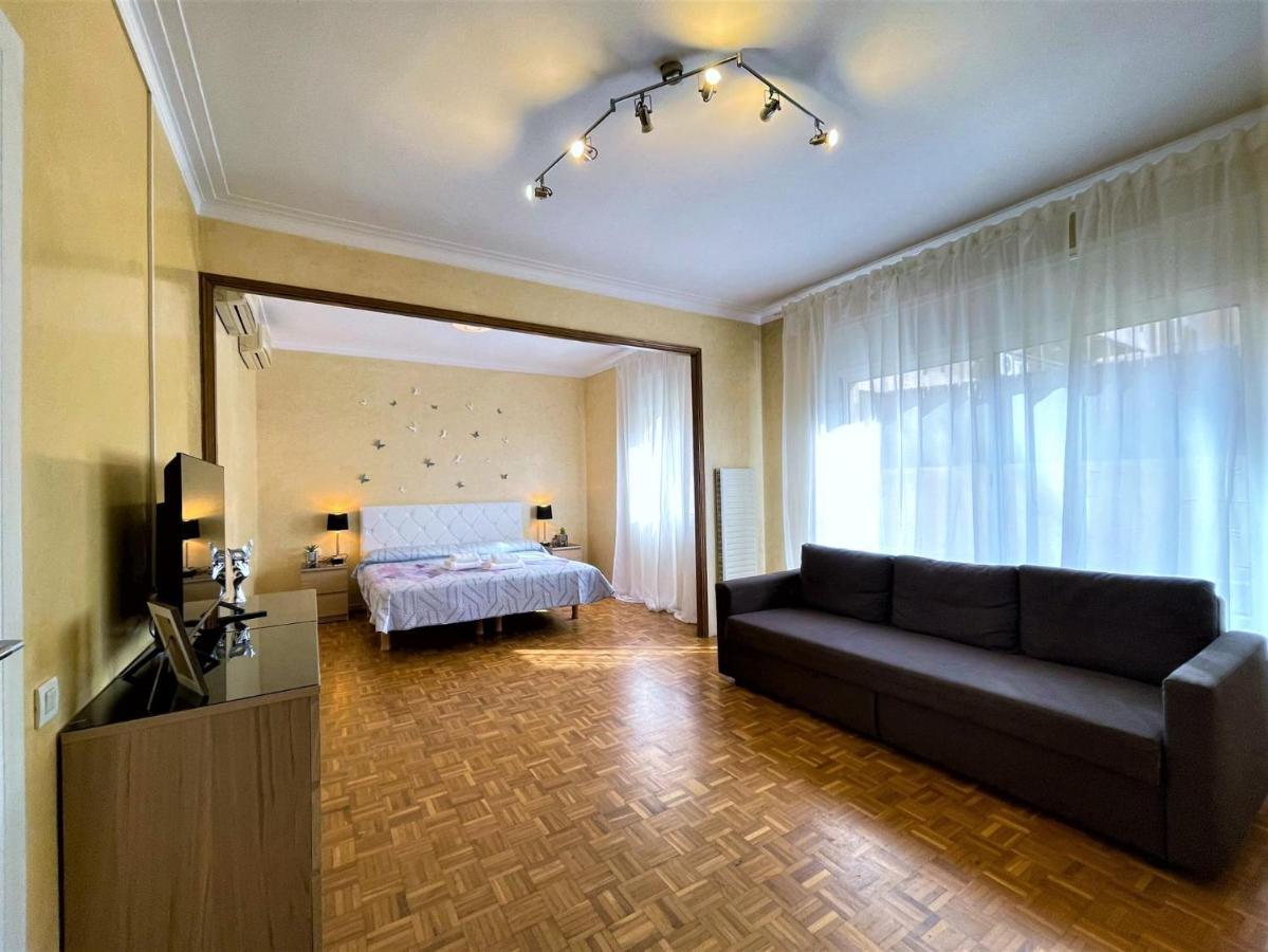Villarroel Habitaciones Barcelona Ngoại thất bức ảnh